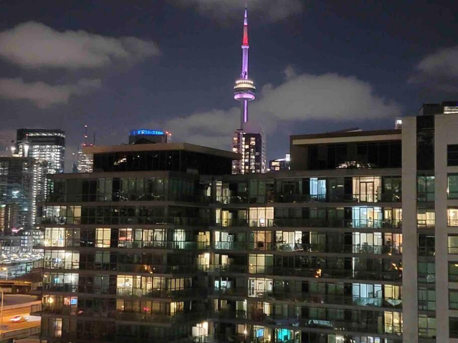 Apartment Modern Downtown Condo Free Parking Pool Balcony Walk To Lake