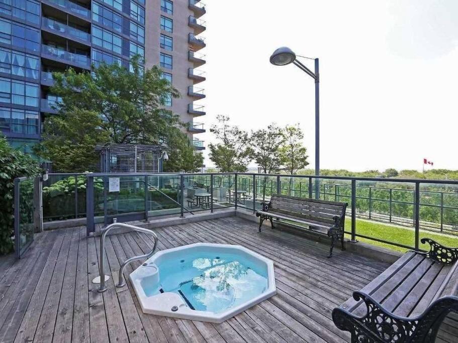 Apartment Modern Downtown Condo Free Parking Pool Balcony Walk To Lake Toronto